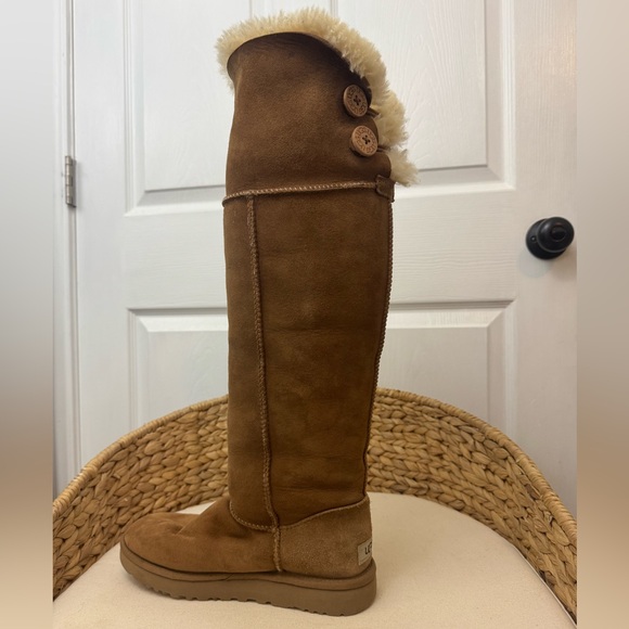 UGG Women's Cream Suede Boots with Fur Detail Size 6 - Picture 7 of 9
